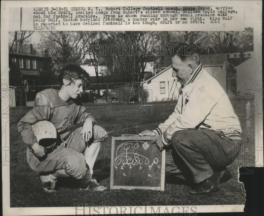 1951 Press Photo Hobart College coach Eddie Tryon with Sally Wolf of WSC - Historic Images