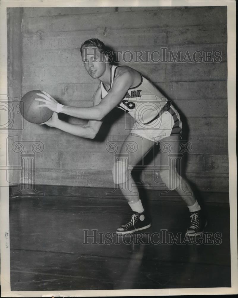 1948 Press Photo Clarence Friedricks, Lewis and Clark basketball team&#39;s newcomer - Historic Images