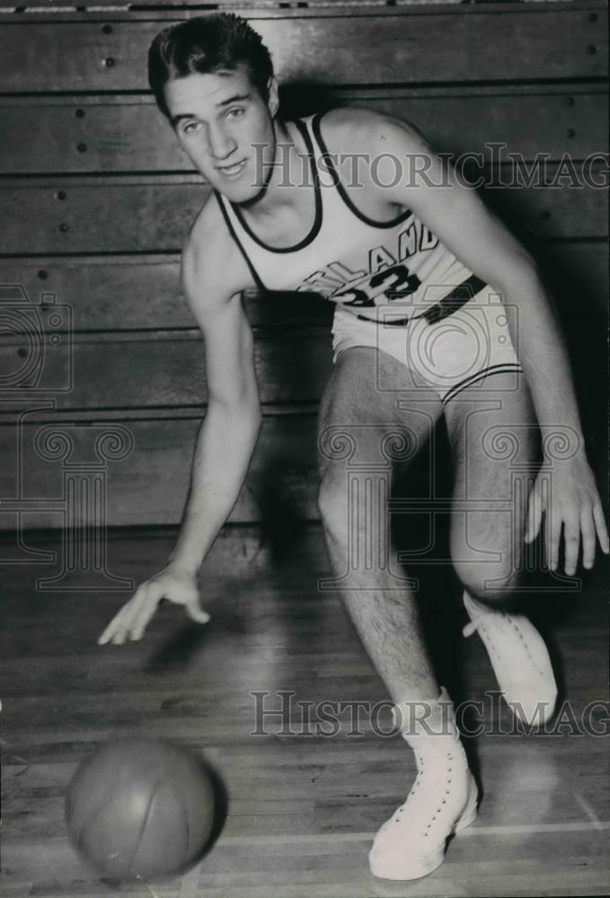 1951 Press Photo Nick Trutanich, 6-4 freshman forward provides strength. - Historic Images