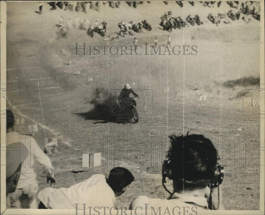 Press Photo Man on a motorcycle making a hill climb at a race - net32946 - Historic Images
