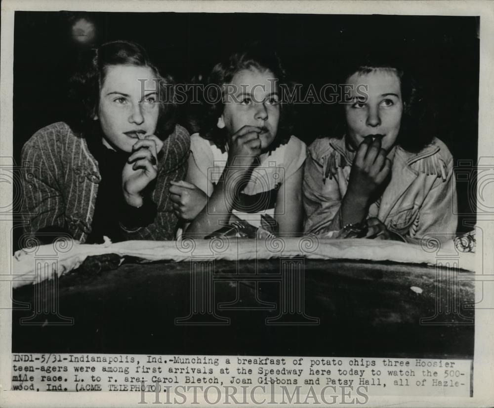 1948 Press Photo Carol Bletch, Joan Gibbons, Patsy Hall at Indianapolis races - Historic Images