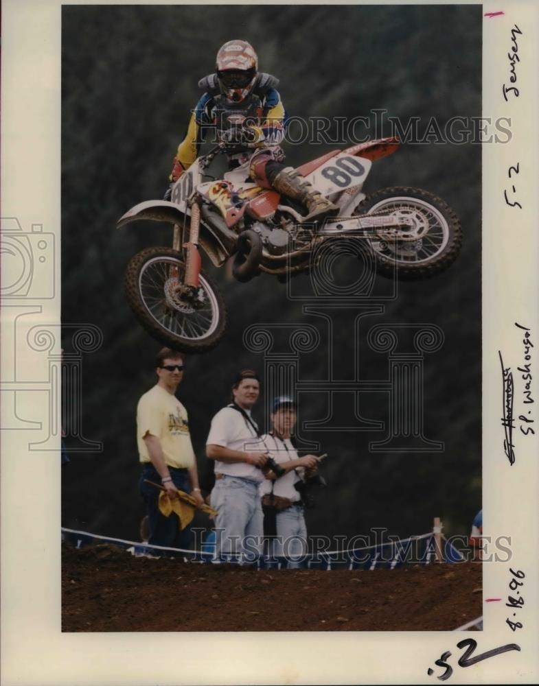 1996 Press Photo A motorcycle rider flies at the Washougal National event - Historic Images