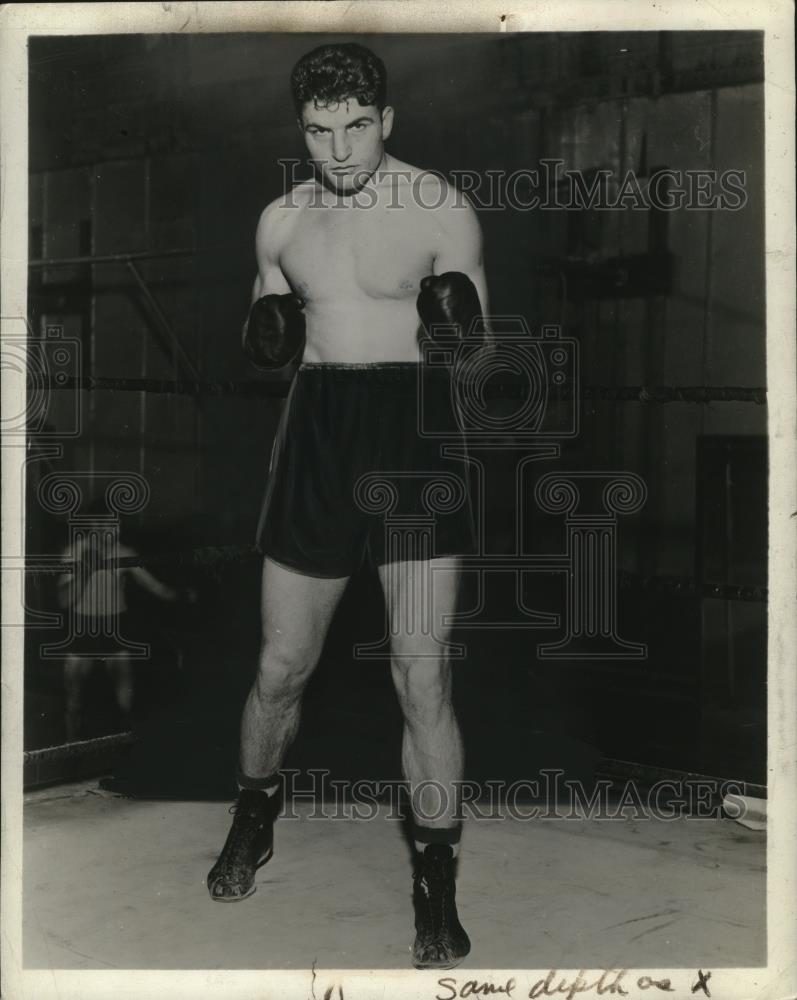 1938 Press Photo Boxer Lou Nova in training in a gym - net30442 - Historic Images