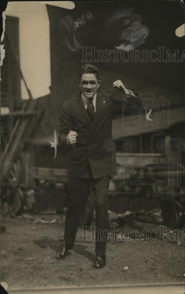 1919 Press Photo Boxer Johnny Kilbane at a train yard - net30477 - Historic Images