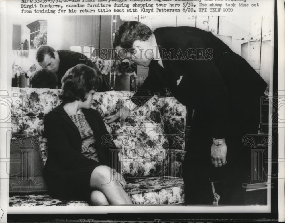 1960 Press Photo Boxing champ Lundgren & wife shop for furniture in NY - Historic Images