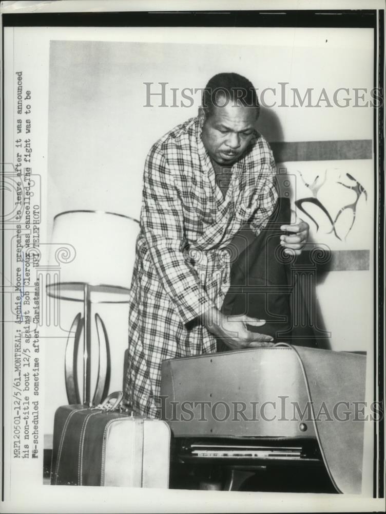 1961 Press Photo Boxer Archie Moore in Montreal for bout vs Bob Cleroux - Historic Images