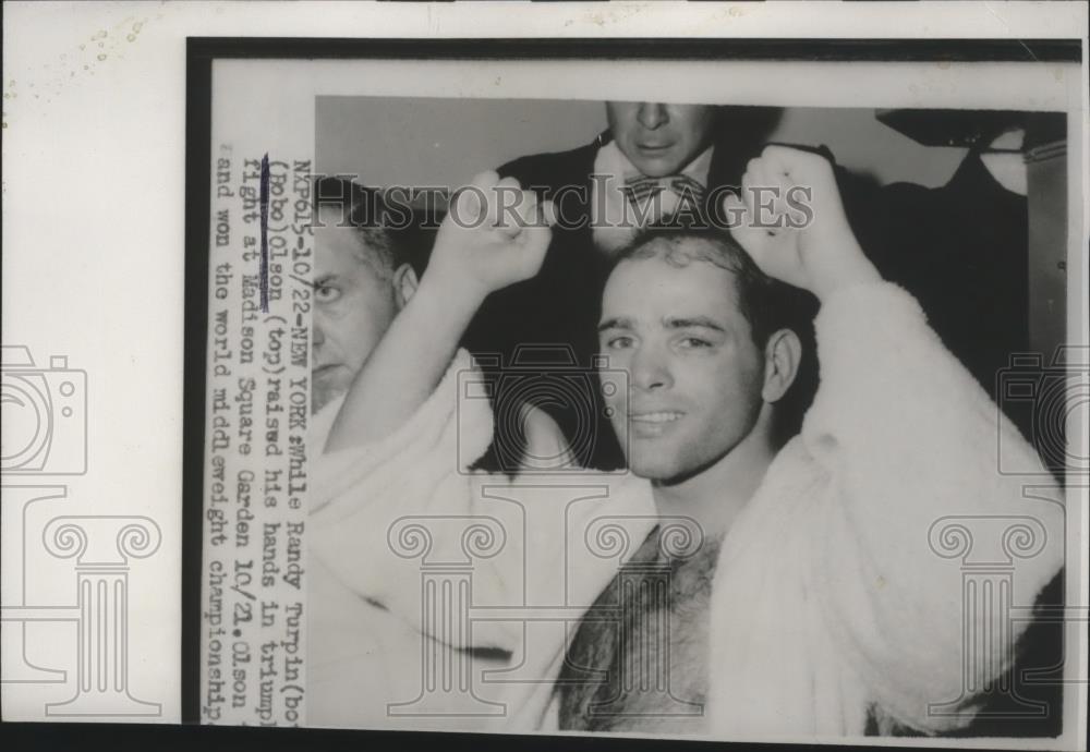 1953 Press Photo Boxer Randy Turpin to fight Carl Bobo Olson in NYC - net32897 - Historic Images