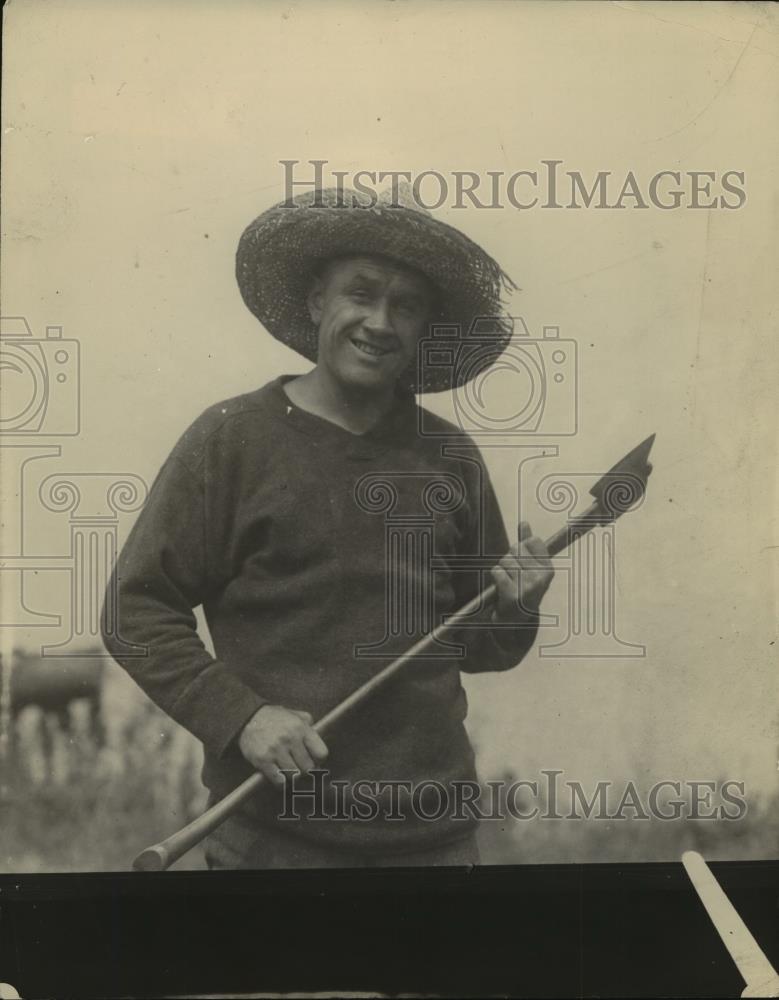 1922 Press Photo Boxer Johnny Kilbane chops wood at training camp - net33426 - Historic Images