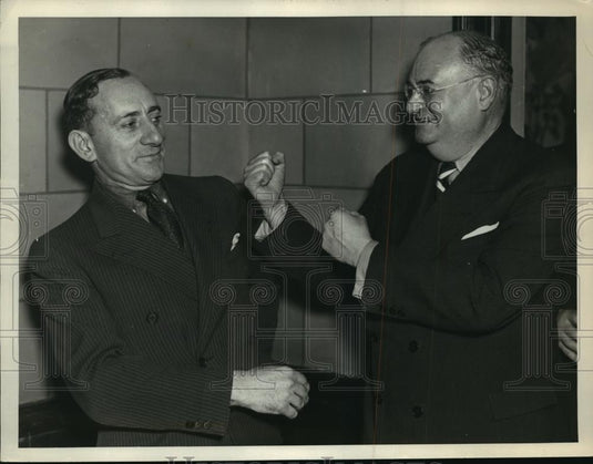 1937 Press Photo Abe Kraemer & Frank Drew with fists up in mock fight - Historic Images