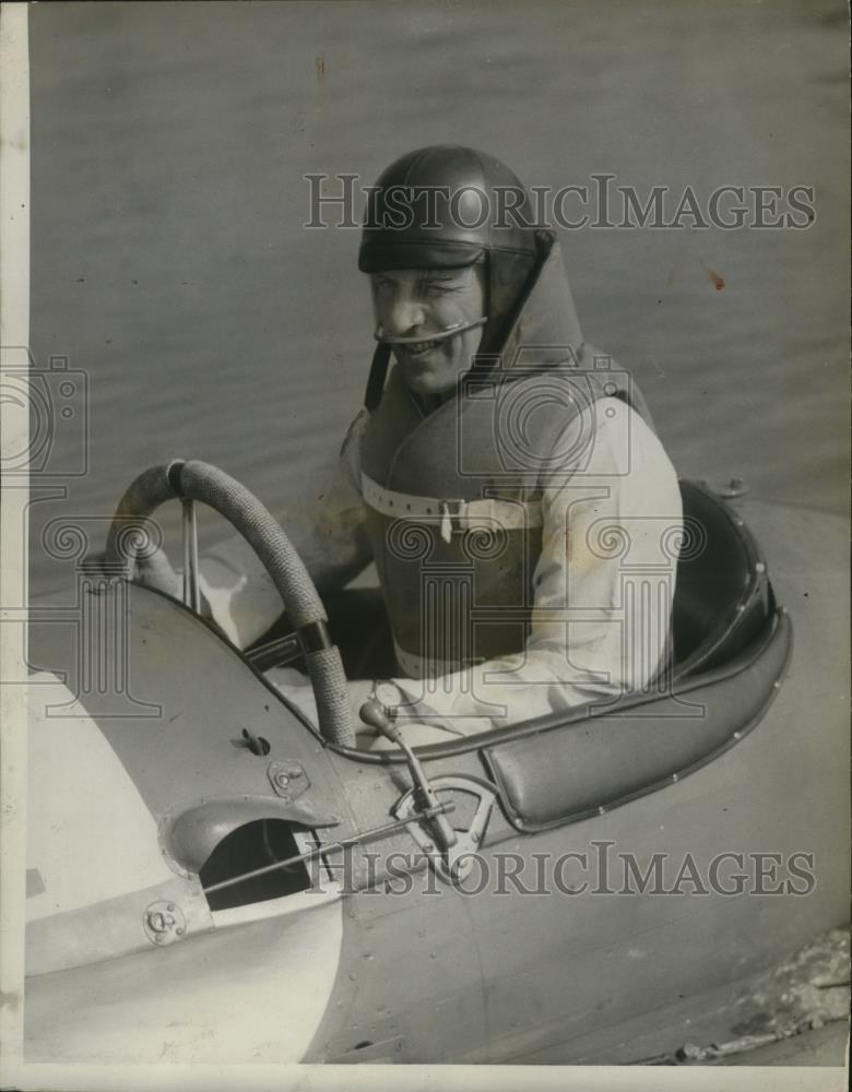 1937 Press Photo Boat racer Maurice Vassuer drives the Rafale Vl. - net30664 - Historic Images