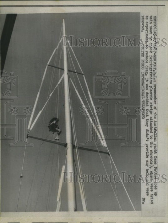 1967 Press Photo Australian yacht Dame Pattie & crewman on the mast - net32791 - Historic Images