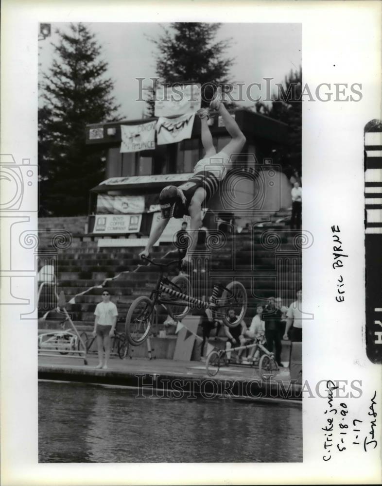 1990 Press Photo Eric ByrneMount Hood Community College trike jump
