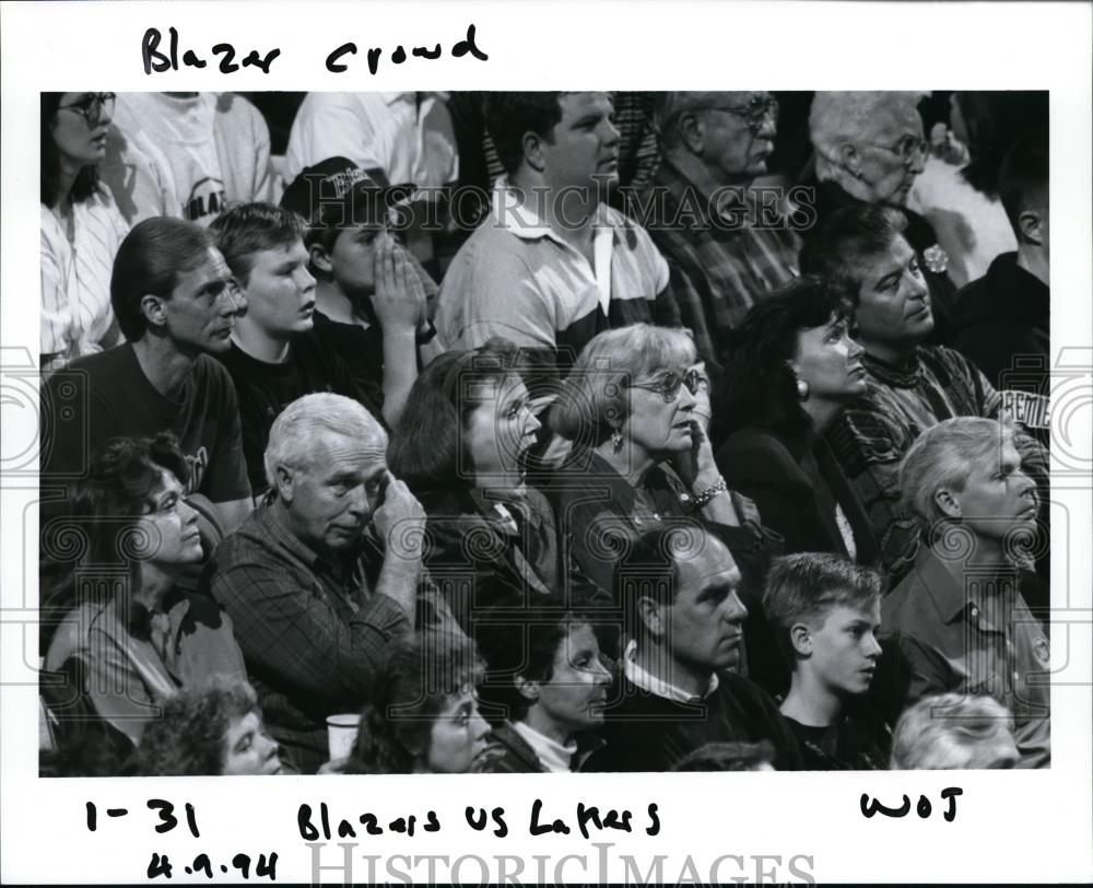 1994 Press Photo Spectators were excited for the game of Blazers VS Lakers - Historic Images
