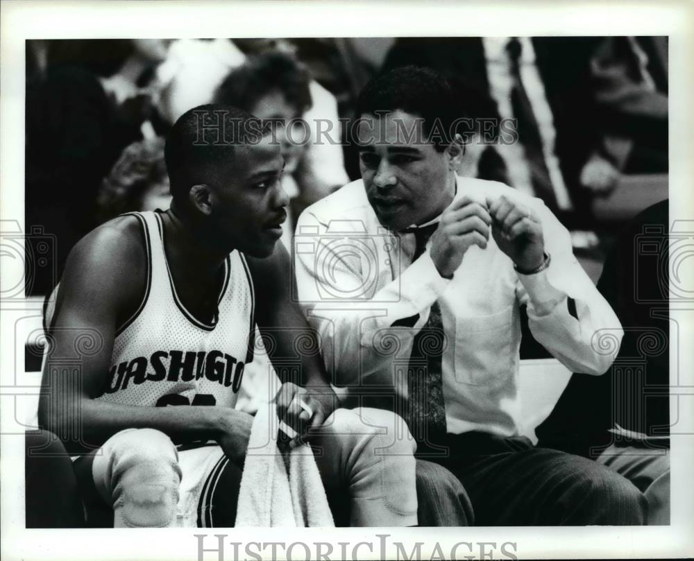 Press Photo Coach Kelvin Sampson (R) and Harold Wright - orc07385 - Historic Images