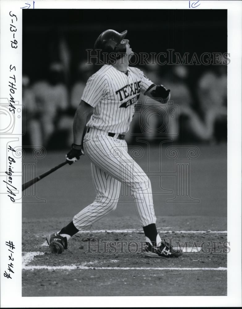1993 Press Photo Brian Thomas looks up after hitting the ball during the event - Historic Images