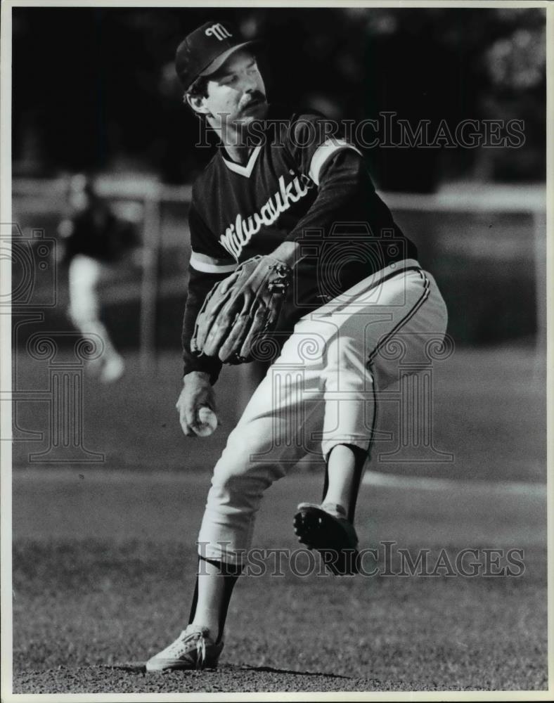 Press Photo Pitcher Brian Blomberg at Milwaukie vs. Taylor's Electric game - Historic Images