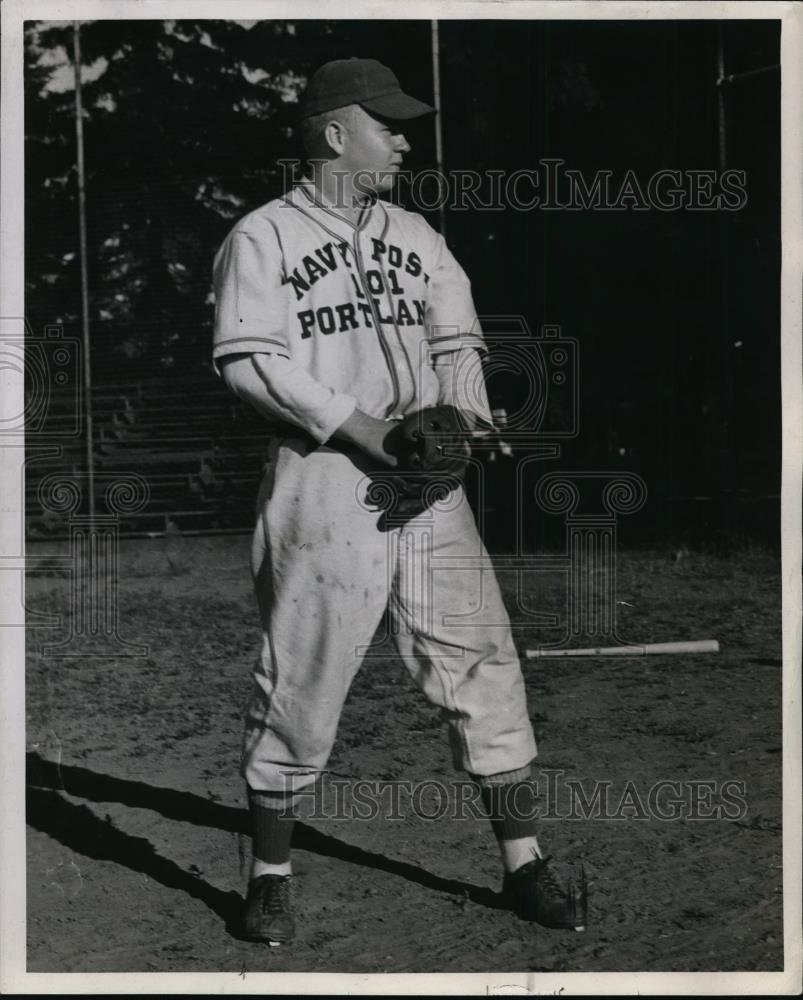 1945 Press Photo Dick Montag, Will play in Legion tourney - orc00132 - Historic Images