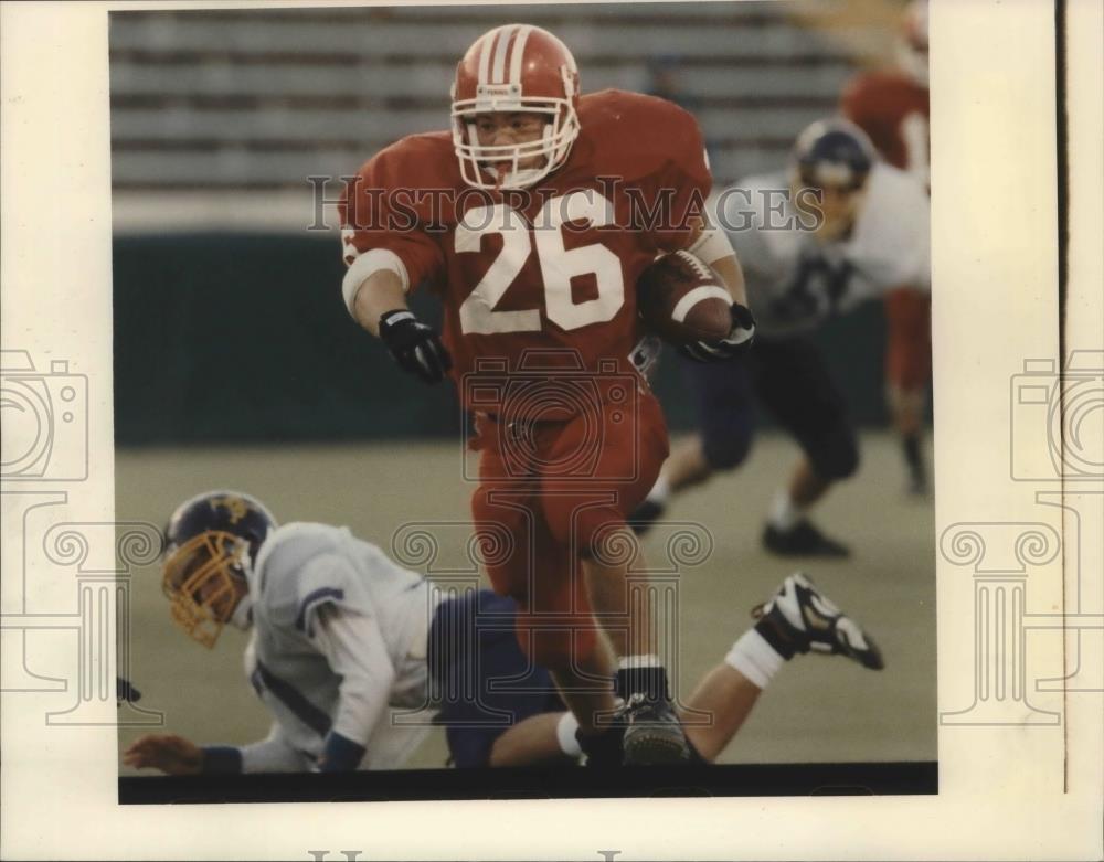 1993 Press Photo Ferris&#39; football player Justin John Canaday leads team victory - Historic Images