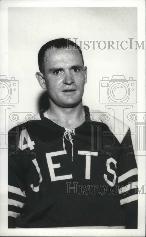 1970 Press Photo Hockey star Vince Collins - sps00393 - Historic Images