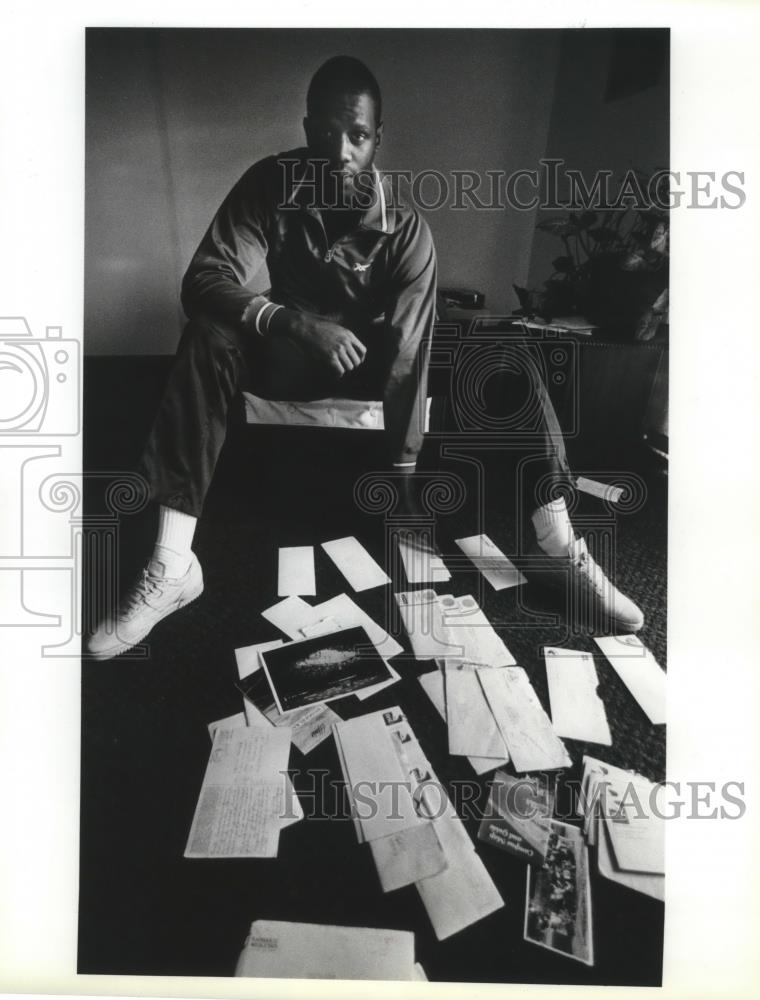 1987 Press Photo Basketball player Orville Butler received EWU scholarship - Historic Images