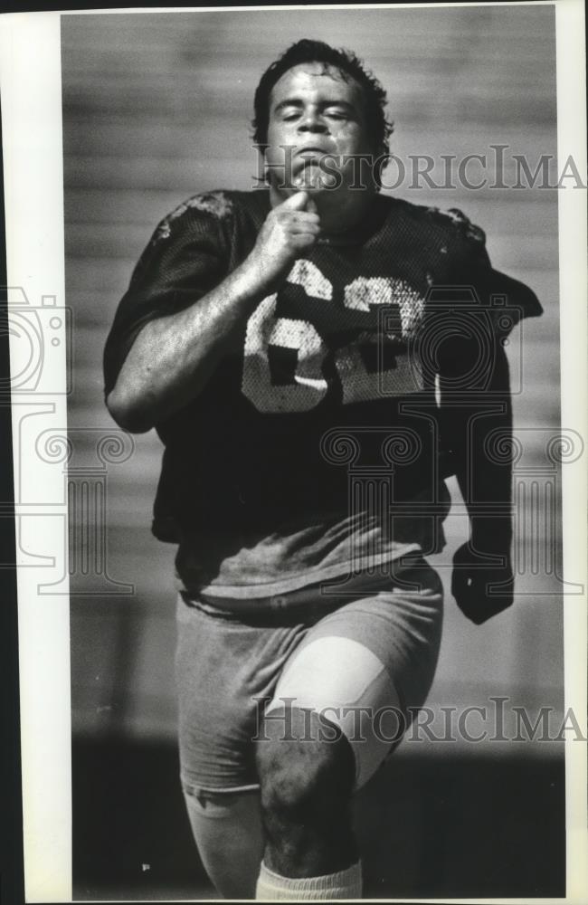 1983 Press Photo Football&#39;s Alan Boatman running during practice - sps00612 - Historic Images