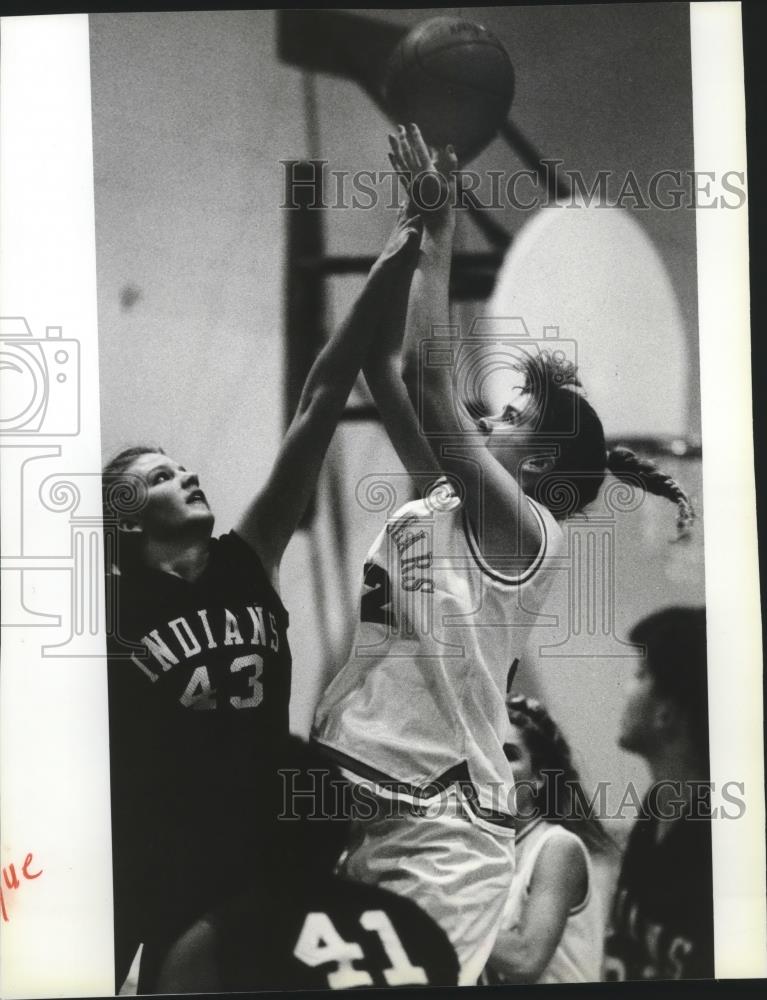 1993 Press Photo Basketball player Jacque Clark transferred in from Cheney - Historic Images