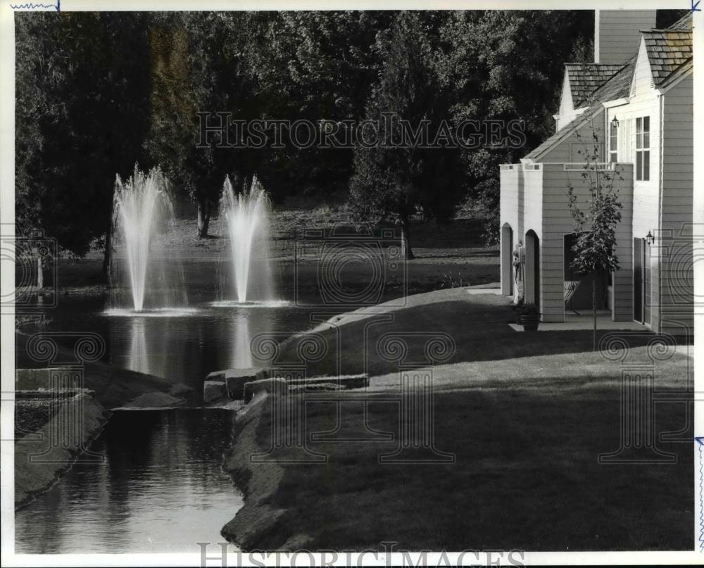 1987 Press Photo French Prairie Village Built in Neighborhoods Duplex & Fourplex - Historic Images