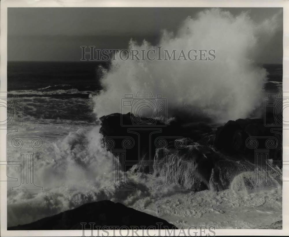 Press Photo View Of Waves In Water At Bailis Bay - orb02190 - Historic Images