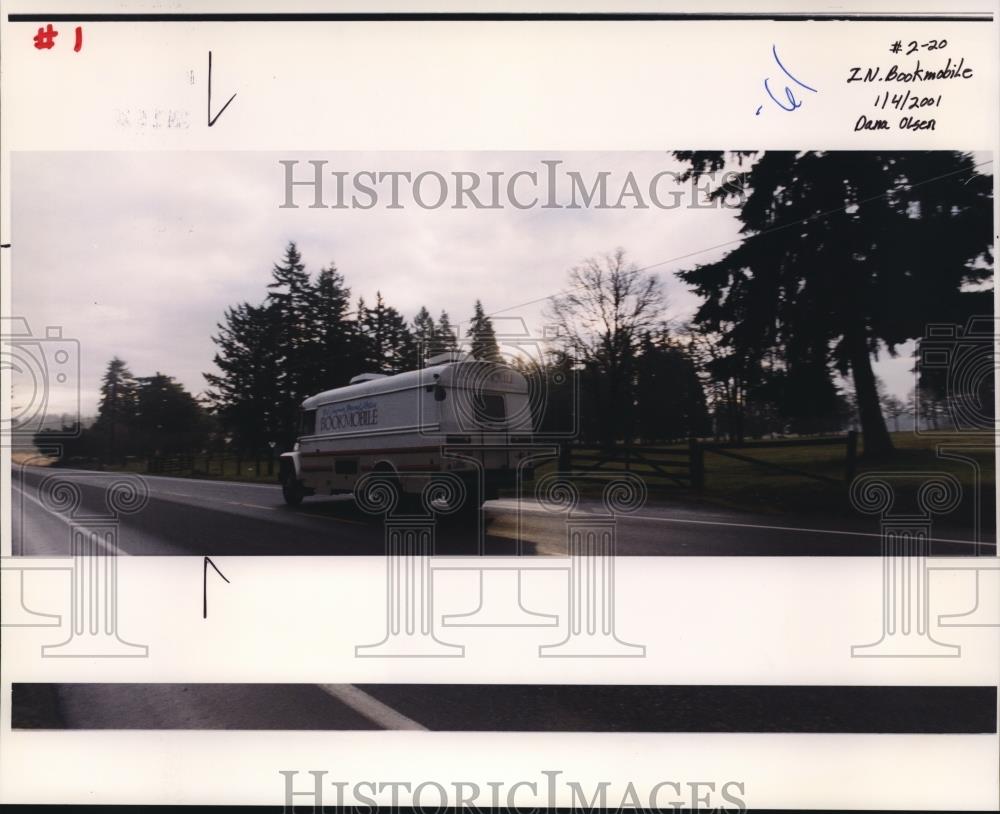 2001 Press Photo Bookmobile on the road. - orb03399 - Historic Images