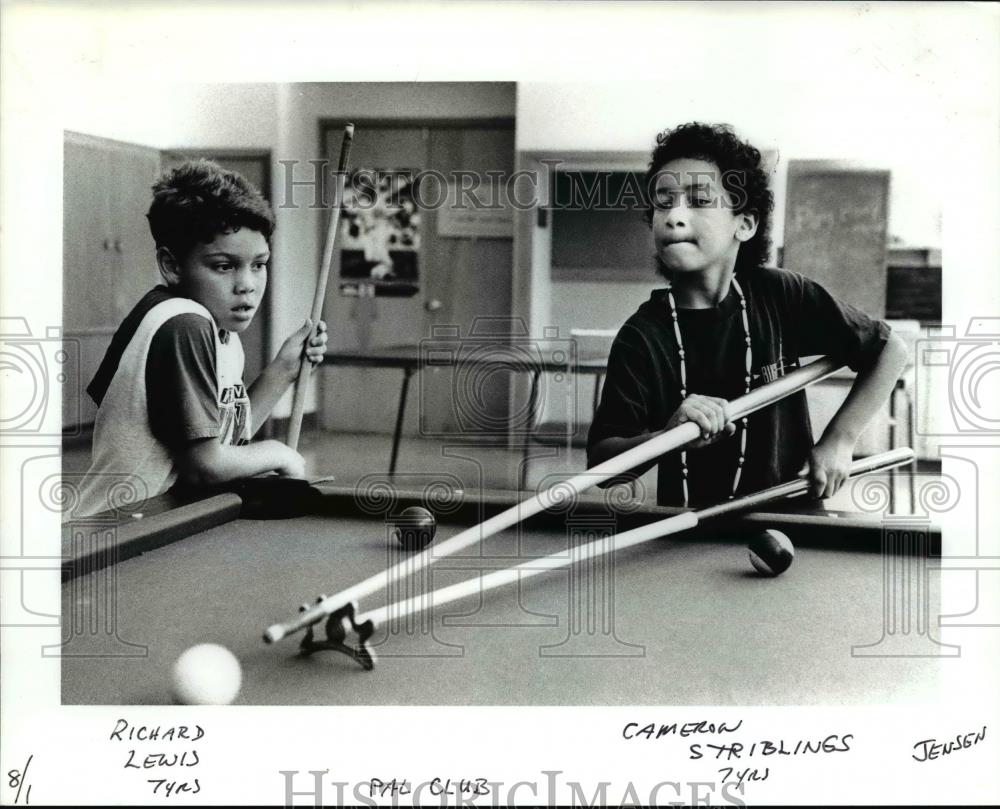 1994 Press Photo Children Playing Pool Cameron Striblings, Richard Lewis - Historic Images