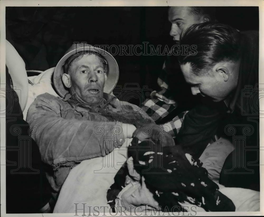 1951 Press Photo Normavina Ford was aware of everything going on. - orb05926 - Historic Images