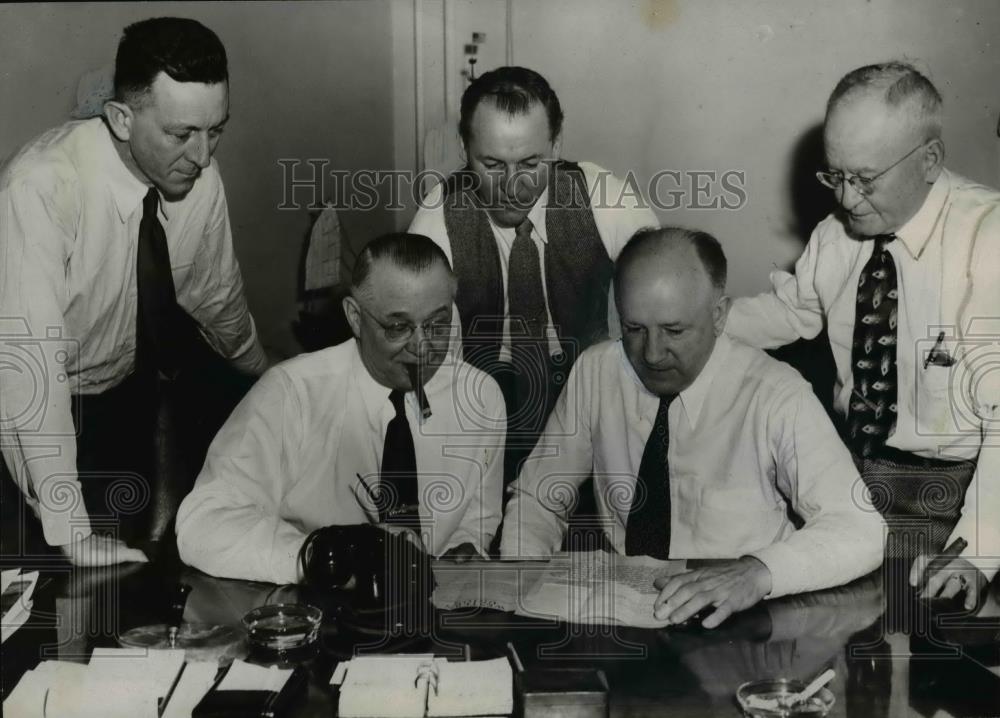 1946 Press Photo Civil Aeronautics Board Approve Direct Air Service from Pacific - Historic Images
