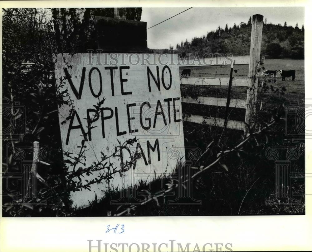 1980 Press Photo Vote No sign Referendum Election - orb06422 - Historic Images