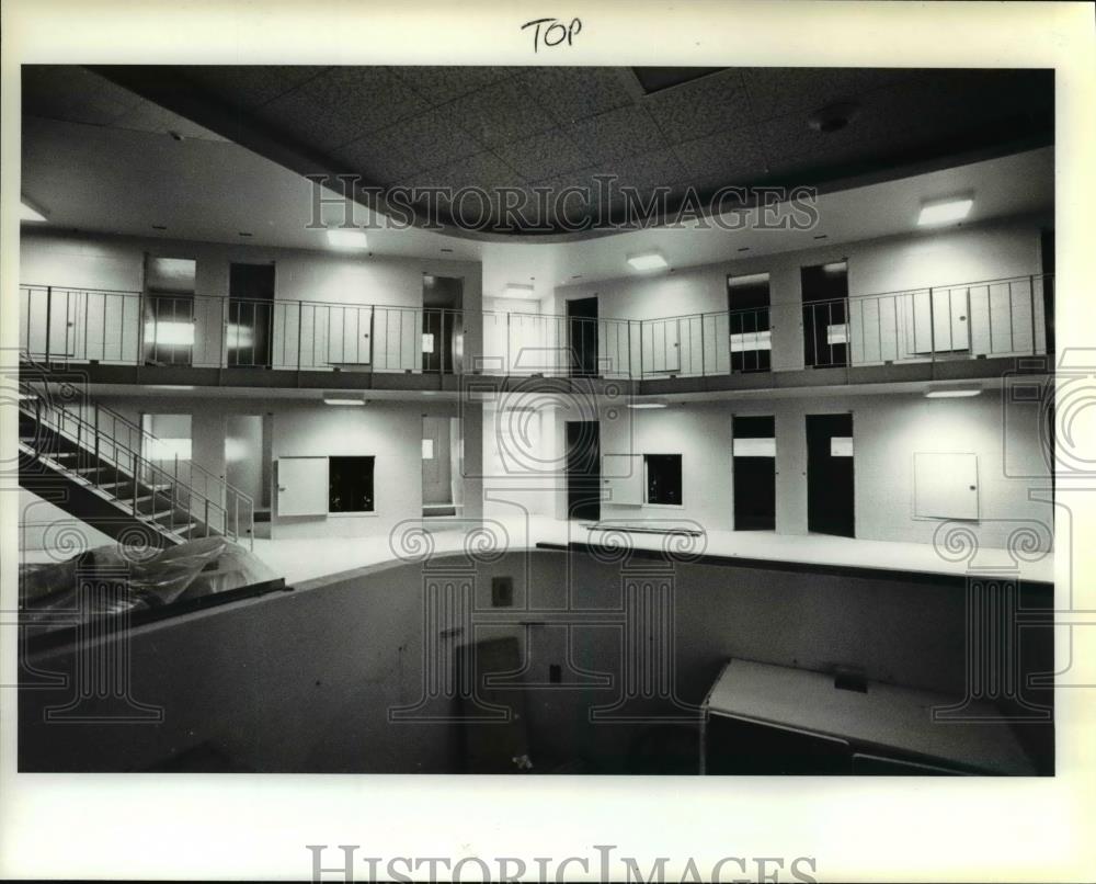 Press Photo Justice Service Building - orb07276 - Historic Images