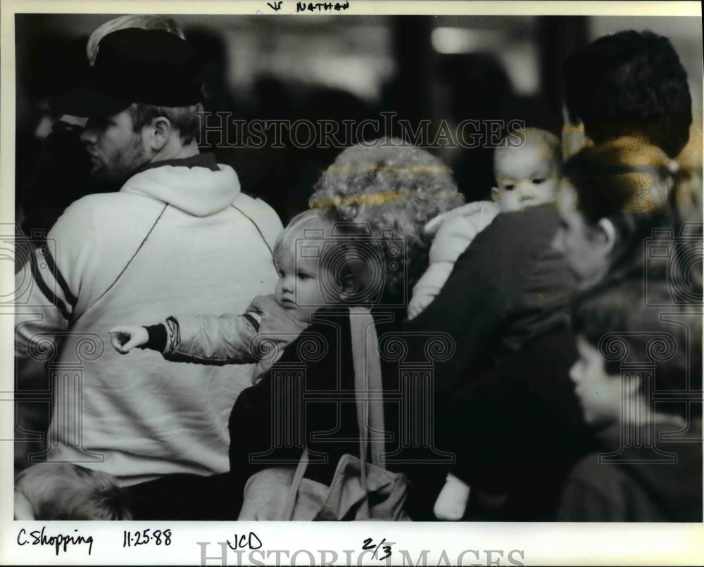 1988 Press Photo Nathan Hellman points to Christmas items with mother B. Hellman - Historic Images