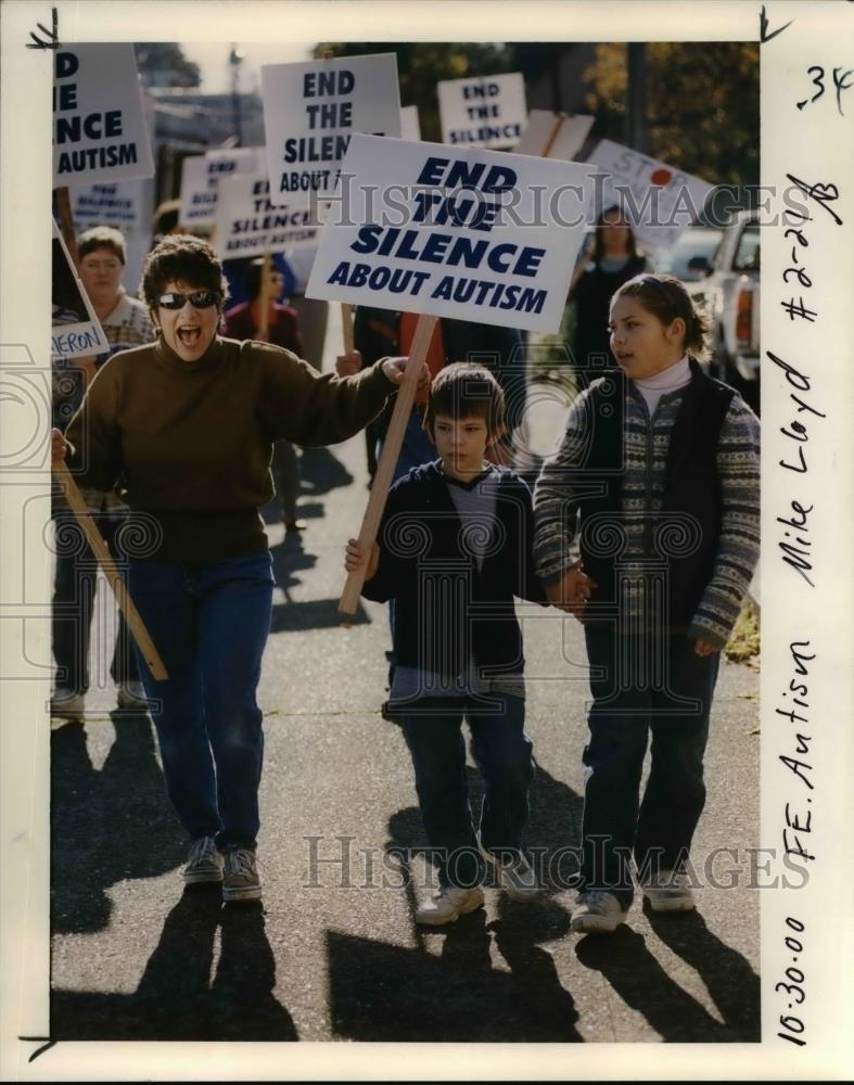 2000 Press Photo Protestors for Autism rallying in Oregon - orb08014 - Historic Images