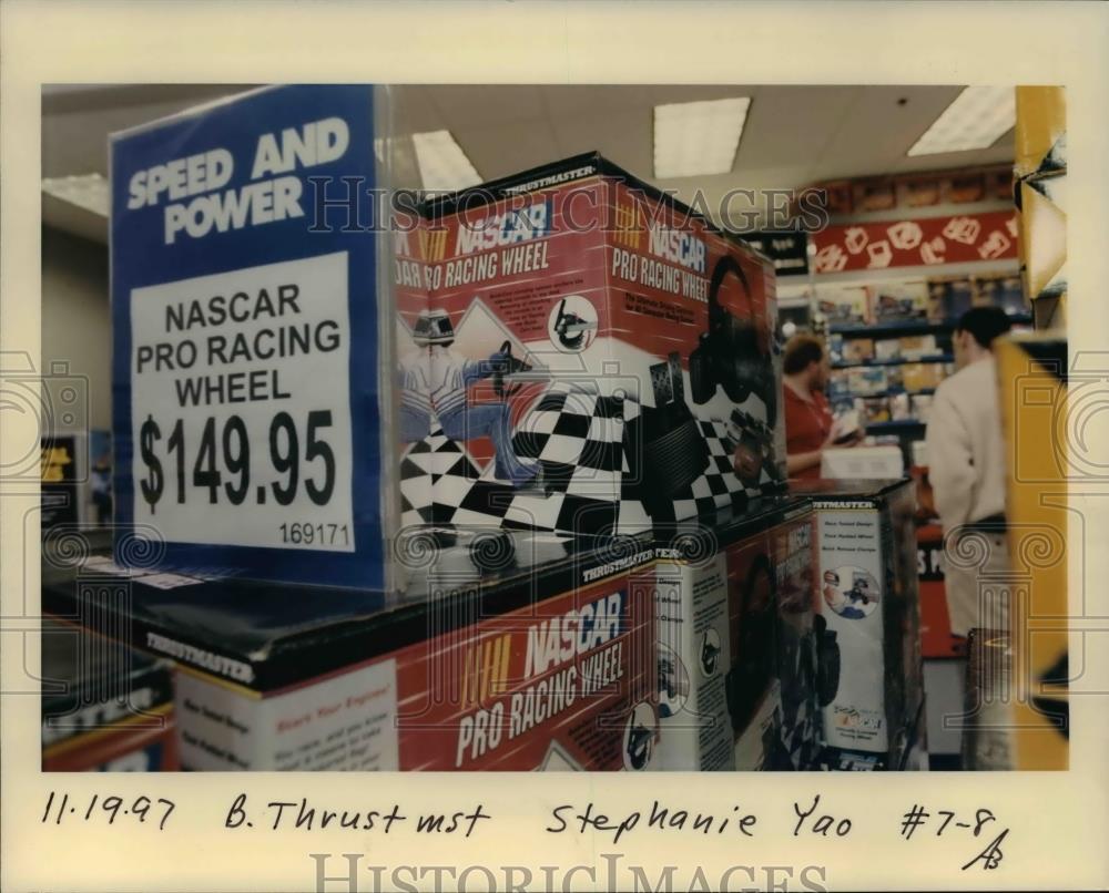 1997 Press Photo Thrustmaster Inc. Nascar Pro Racing Wheel at a Store - Historic Images