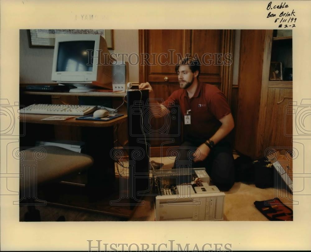 1999 Press Photo Computer cable - orb08464 - Historic Images