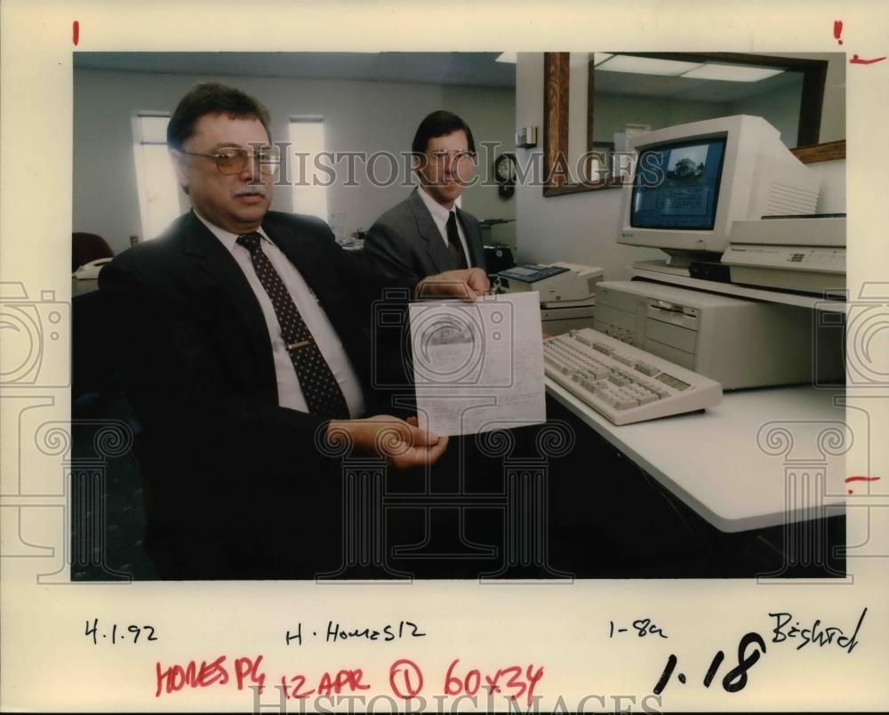 1992 Press Photo Duke Reynolds & Ed Medak of Farrell & Associates - orb08593 - Historic Images