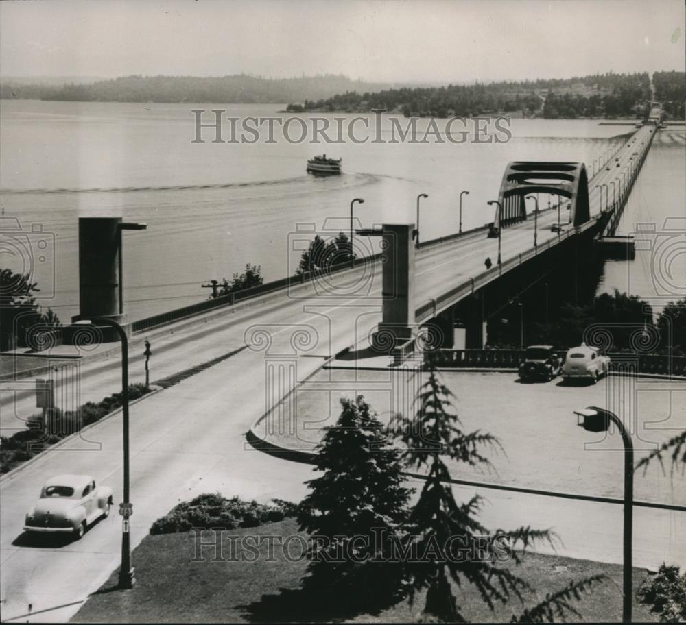1949 Press Photo Concrete Floating Bridge Over Lake Washington In Seattle - Historic Images