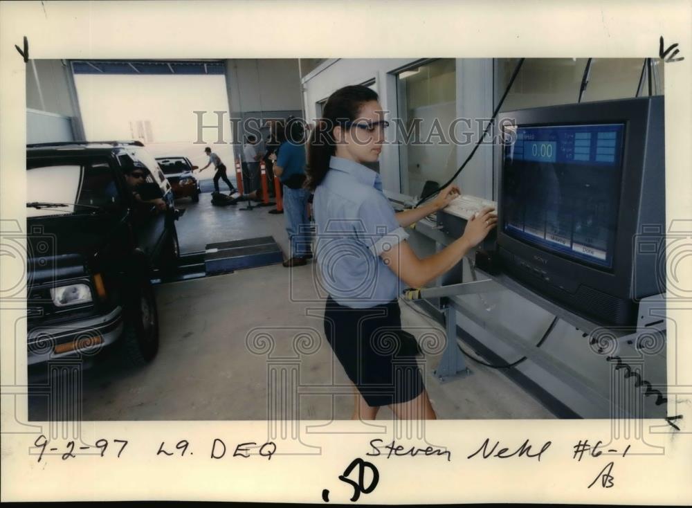 1997 Press Photo Department of Environmental Quality Testing Center - orb10250 - Historic Images