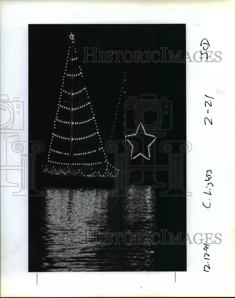 1991 Press Photo Fleets of Christmas ships at Sellwood Bridge - orb10656 - Historic Images