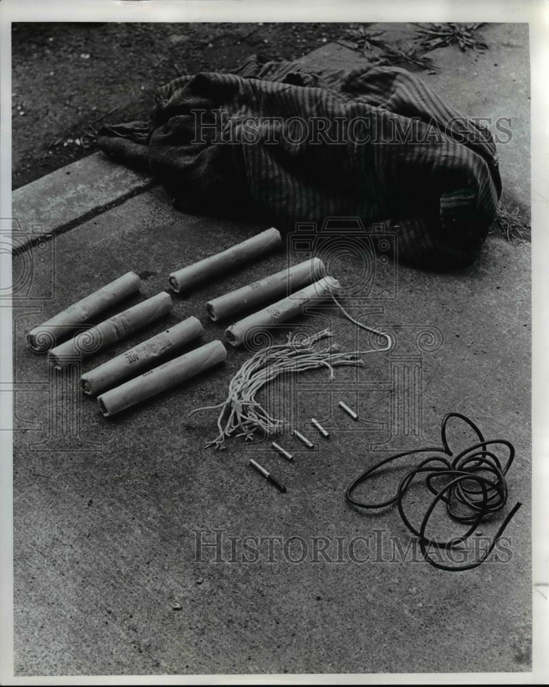 1968 Press Photo Dynamite discover by FBI at Spokane Portland &amp; Seatlle Railway. - Historic Images