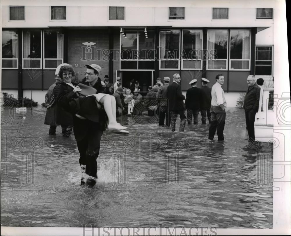 1964 Press Photo Floods in Salem - orb11769 - Historic Images