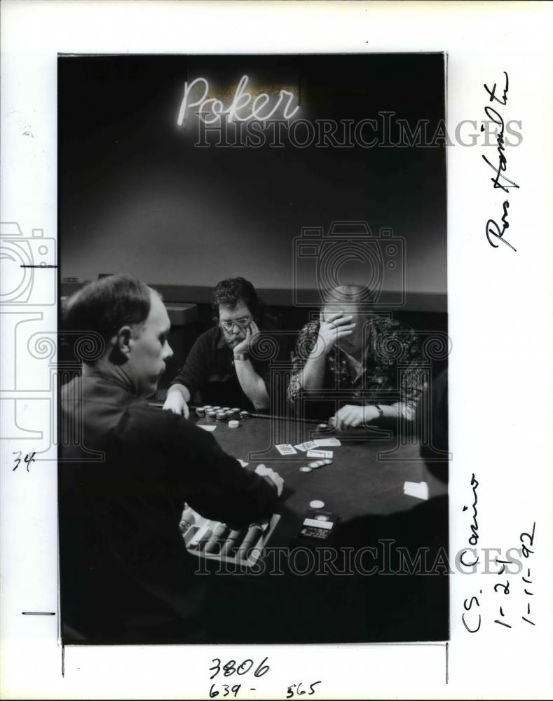 1992 Press Photo Mark Rees, Ed yates Poker Game Lummi Casino, Dan Hopkins - Historic Images
