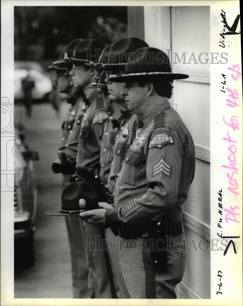 1987 Press Photo Washington State Troopers Keep Vigil for Troop[er James S. Gain - Historic Images