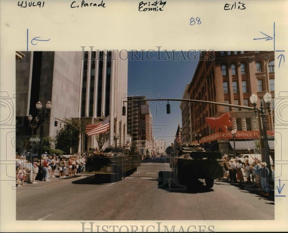 1991 Press Photo Amphibious vehicles lumber up Broadway during parade. - Historic Images