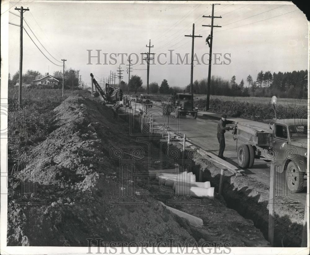 1941 Press Photo Burgard Ave in St Johns under repair - orb13688 - Historic Images