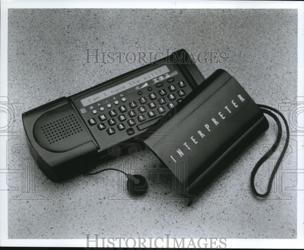 1991 Press Photo The interpreter a handheld translator for five languages. - Historic Images