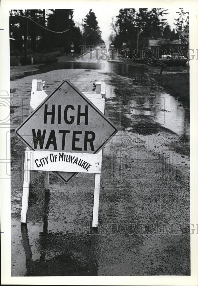 1982 Press Photo Flooding In Oregon, Lake Monroe, Transit Woes - orb14066 - Historic Images
